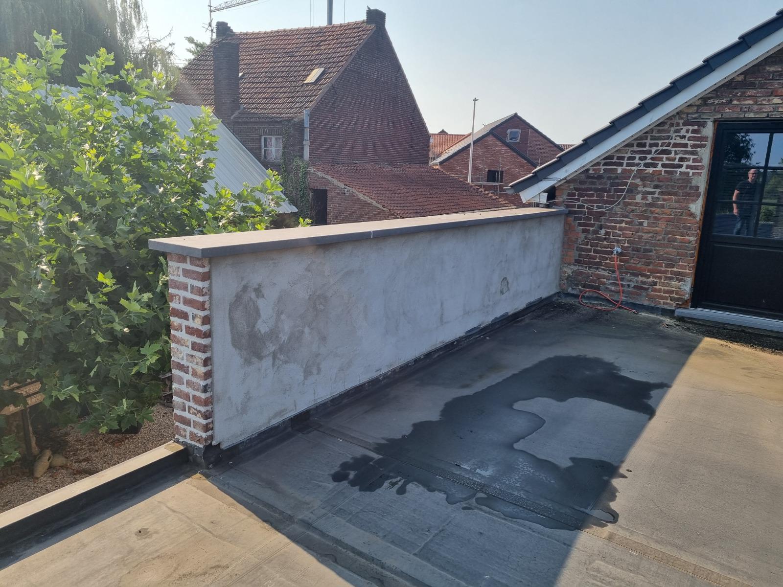 Gevelrenovatie particulier voor - betonnen muurtje te renoveren